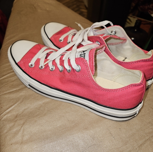 Converse All Star raspberry pink Chuck Taylors. - Picture 2 of 7